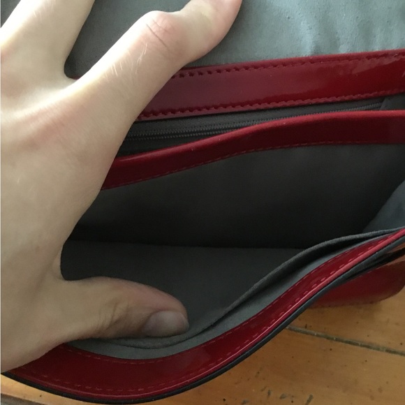 Vince Camuto Glossy Red Leather Cross Body Bag Mint - Picture 6 of 8